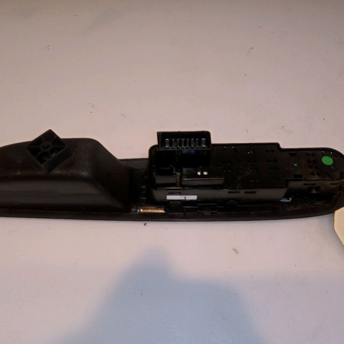 Commande lève-glace porte avant gauche occasion CITROEN DS3 Phase 1 11-2009->03-2014 1.6 HDi 110ch 98127152XT 2