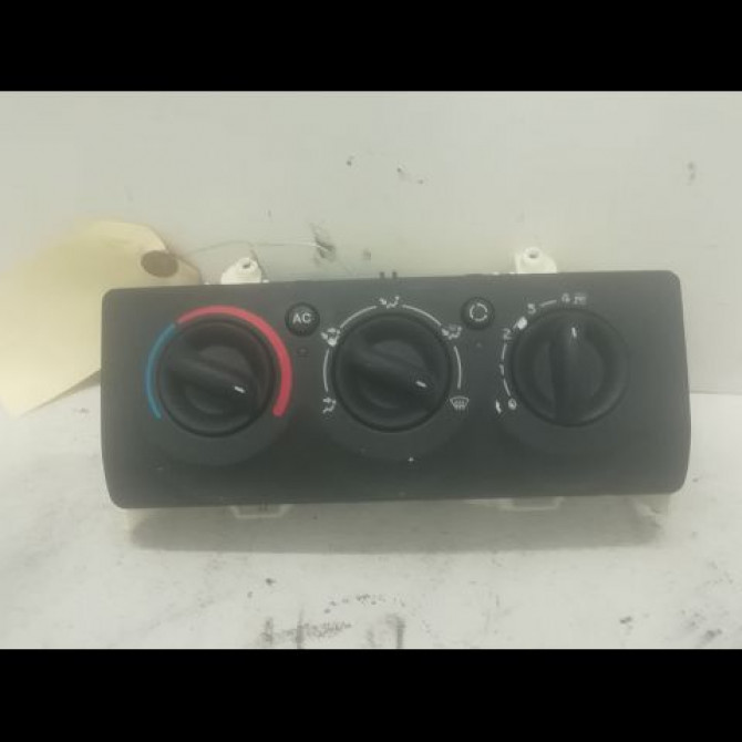 Commande de chauffage occasion RENAULT CLIO II Phase 2 06-2001->07-2006 1.4i 16v 1