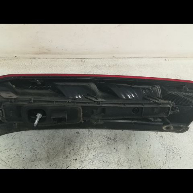 Feu arrière droit occasion FORD FIESTA V Phase 1 09-2002->10-2005 1.4i 1324561 2