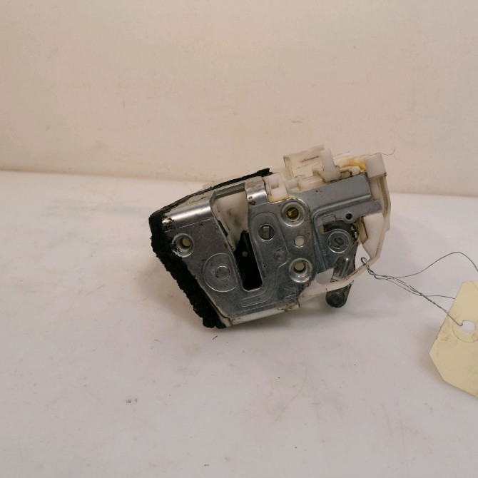 Serrure porte arg occasion SUZUKI SPLASH Phase 1 03-2008->12-2012 1.3 CDTI 75ch 8230251K23 1