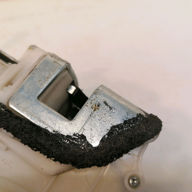 Serrure porte arg occasion SUZUKI SPLASH Phase 1 03-2008->12-2012 1.3 CDTI 75ch 8230251K23 3