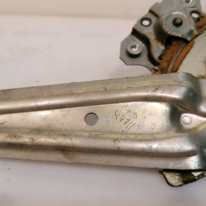 Mecanisme leve-glace arrière gauche occasion SUZUKI SPLASH Phase 1 03-2008->12-2012 1.3 CDTI 75ch 8354051K00 2