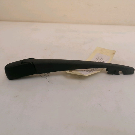 Bras essuie-glace arrière occasion SUZUKI SPLASH Phase 1 03-2008->12-2012 1.3 CDTI 75ch 3882151K02