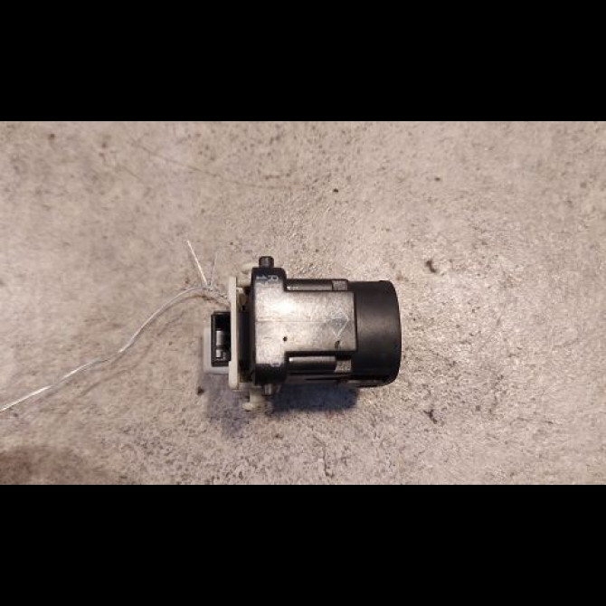 Commande lève-glace porte avant droite occasion MERCEDES CLASSE C II Phase 1 05-2000->03-2004 20382002107167 2