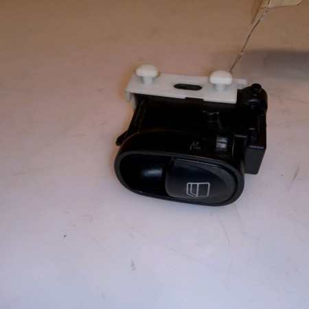 Commande lève-glace porte avant droite occasion MERCEDES CLASSE C II Phase 2 03-2004->06-2007 C 200 CDi 20382002107167