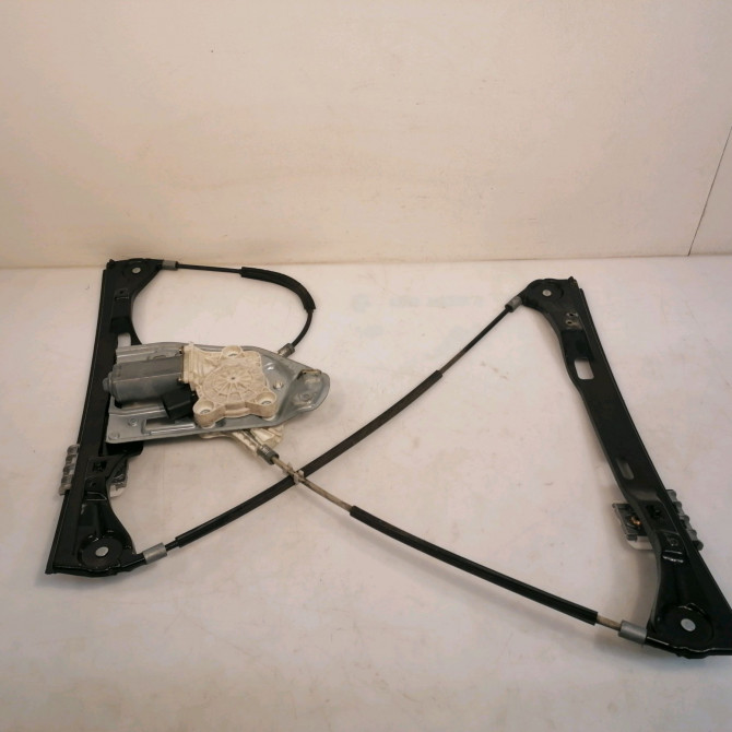 Mecanisme+moteur leve-glace avg occasion MERCEDES CLASSE C COUPE SPORT II Phase 1 03-2001->03-2004 C 220 CDI 2037201146 1