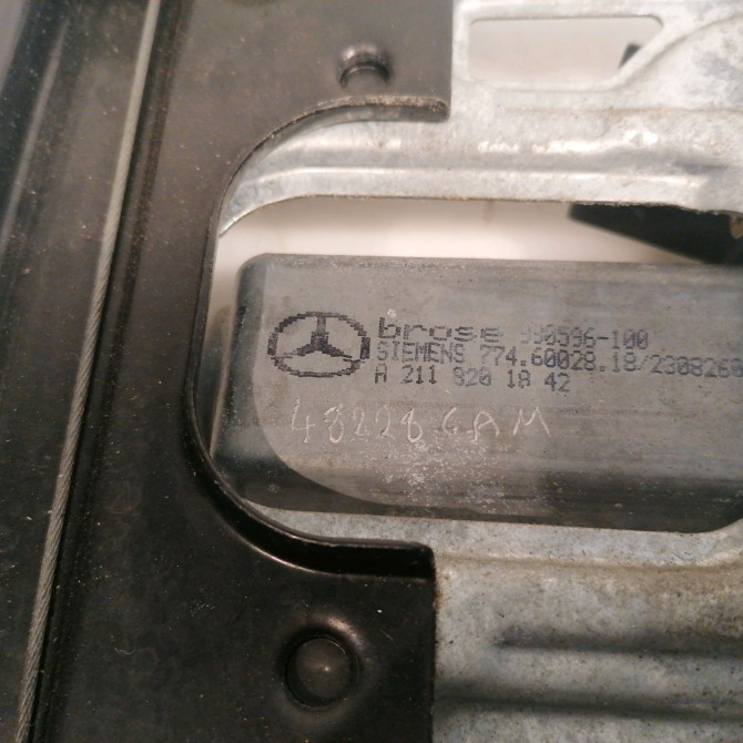 Mecanisme+moteur leve-glace avg occasion MERCEDES CLASSE C COUPE SPORT II Phase 1 03-2001->03-2004 C 220 CDI 2037201146 3