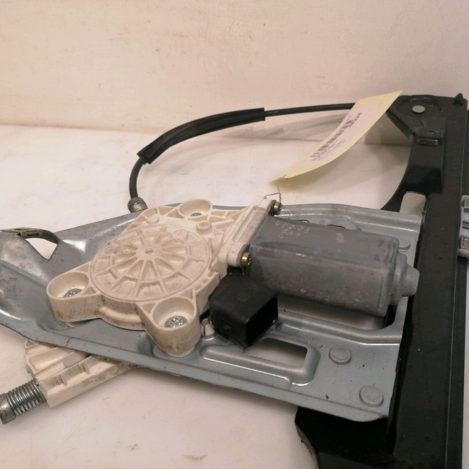 Mecanisme + moteur lève-glace avant droit occasion MERCEDES CLASSE C COUPE SPORT II Phase 1 03-2001->03-2004 C 220 CDI 2037201246 2