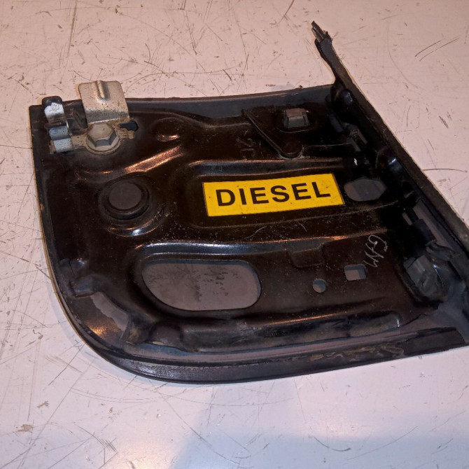 Volet de trappe carburant occasion PEUGEOT 107 Phase 1 06-2005->12-2008 1.4 HDI 1517C9 2