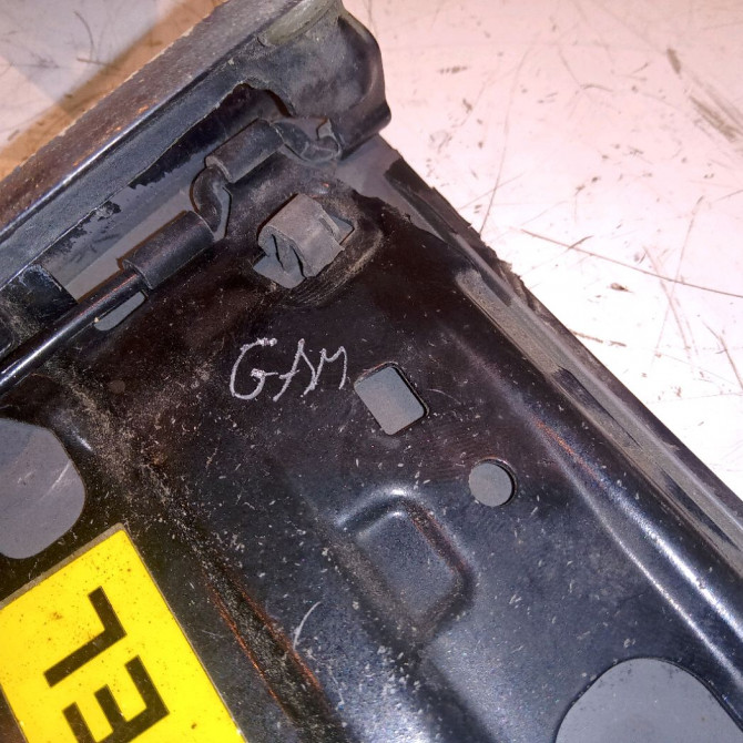 Volet de trappe carburant occasion PEUGEOT 107 Phase 1 06-2005->12-2008 1.4 HDI 1517C9 3