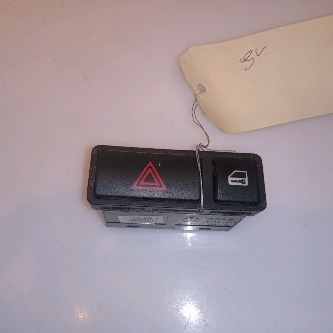 Bouton de warning occasion B.M.W. SERIE 3 COMPACT IV Phase 2 03-2003->12-2004 320 TD 149ch 61318368920 1