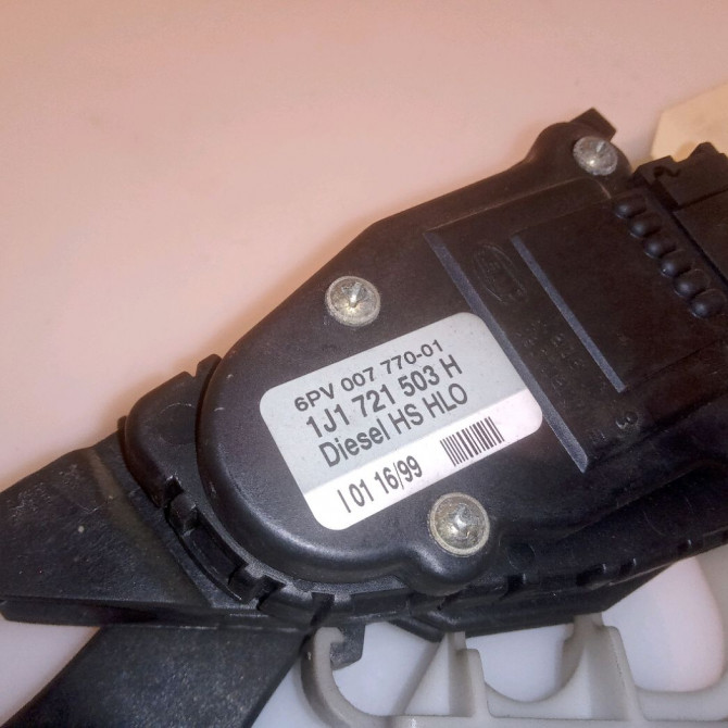 Potentiometre accelerateur occasion VOLKSWAGEN BORA Phase 1 04-1995->04-1999 1.9 TDI 115ch 3