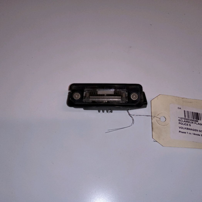 Eclaireur plaque de police g occasion VOLKSWAGEN GOLF V Phase 1 11-2003->10-2008 1.9 TDI 90ch 3D0943021A 1