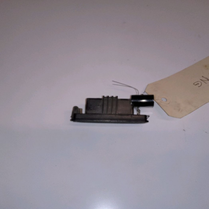 Eclaireur plaque de police g occasion VOLKSWAGEN GOLF V Phase 1 11-2003->10-2008 1.9 TDI 90ch 3D0943021A 2