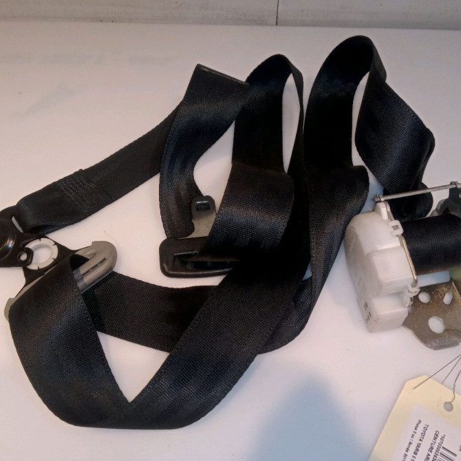 Ceinture arrière droite occasion TOYOTA YARIS II Phase 2 01-2009->05-2011 1.4 D-4D 90ch 733600D091C0 1