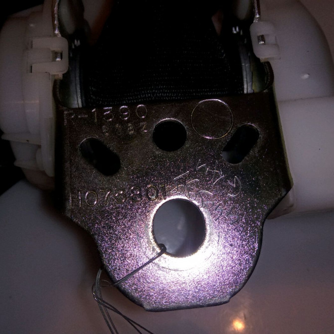 Ceinture arrière droite occasion TOYOTA YARIS II Phase 2 01-2009->05-2011 1.4 D-4D 90ch 733600D091C0 3