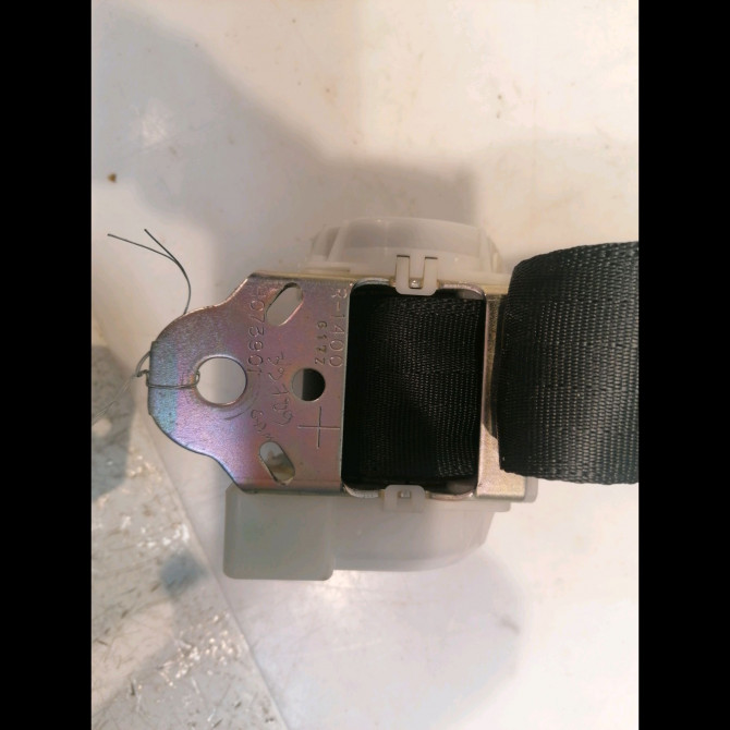 Ceinture arrière gauche occasion TOYOTA YARIS II Phase 2 01-2009->05-2011 733700D091C0 3
