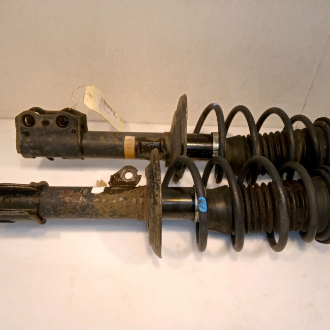 Amortisseur avant droit occasion TOYOTA YARIS II Phase 1 12-2005->11-2009 1.0i 69ch 485100D171 1