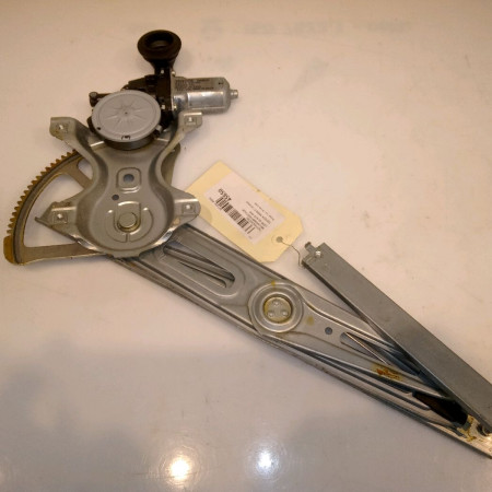 Mecanisme + moteur lève-glace avant droit occasion TOYOTA YARIS II Phase 1 12-2005->11-2009 1.0i 69ch 698100D131