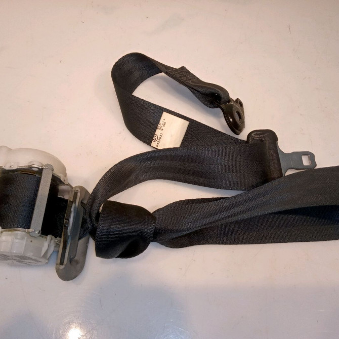 Ceinture arrière droite occasion TOYOTA YARIS II Phase 1 12-2005->11-2009 1.0i 69ch 733600D091C0 1