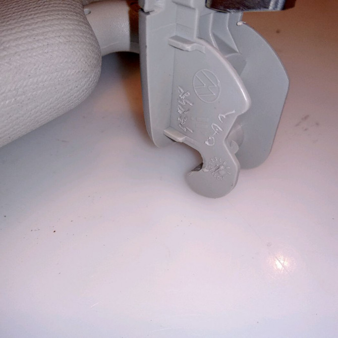 Pare-soleil droit occasion VOLKSWAGEN POLO V POLO V Phase 1 2009-09-01->2014-05-31 1.2 60ch 6R0857552AL2F4 3