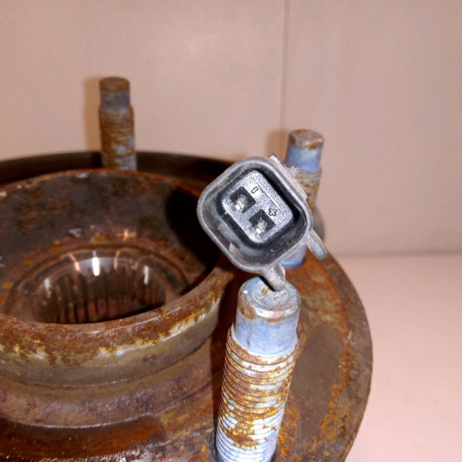 Moyeu avd occasion OPEL ASTRA IV Phase 1 01-2010->06-2012 13583479 3