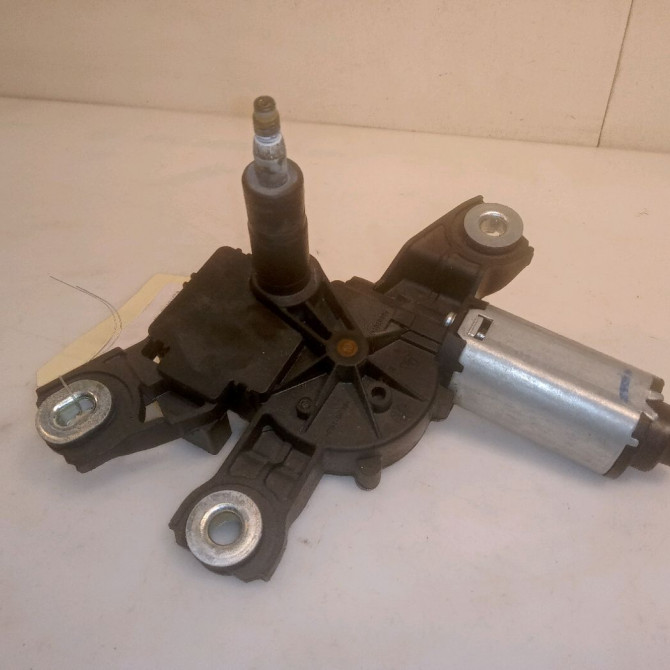 Moteur essuie-glace arrière occasion VOLKSWAGEN PASSAT VI Phase 1 04-1995->04-1999 2.0 TDI 136ch 3C9955711B 2