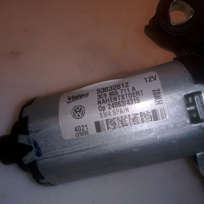 Moteur essuie-glace arrière occasion VOLKSWAGEN PASSAT VI Phase 1 04-1995->04-1999 2.0 TDI 136ch 3C9955711B 3