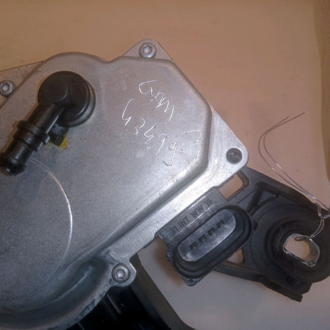 Moteur essuie-glace arrière occasion VOLKSWAGEN PASSAT VI Phase 1 04-1995->04-1999 2.0 TDI 136ch 3C9955711B 4