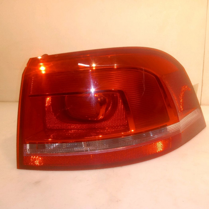 Feu arrière droit occasion VOLKSWAGEN PASSAT VI Phase 1 04-1995->04-1999 2.0 TDI 136ch 3AF945096G 1