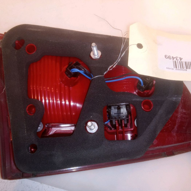 Feu arrière intérieur droit occasion VOLKSWAGEN PASSAT VI Phase 1 04-1995->04-1999 2.0 TDI 136ch 3AF945094Q 2