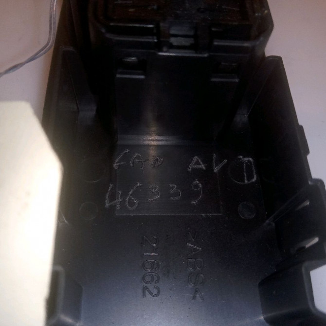 Commande lève-glace porte avant droite occasion RENAULT SCENIC IV Phase 1 04-1995->04-1999 1.6 DCI 130ch 254214896R 3