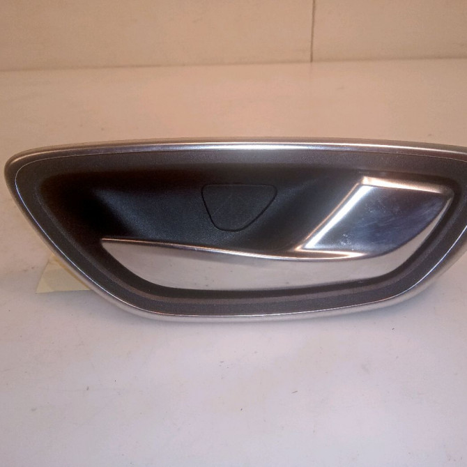 Poignee int porte avd occasion RENAULT SCENIC IV Phase 1 04-1995->04-1999 1.6 DCI 130ch 826725250R 1
