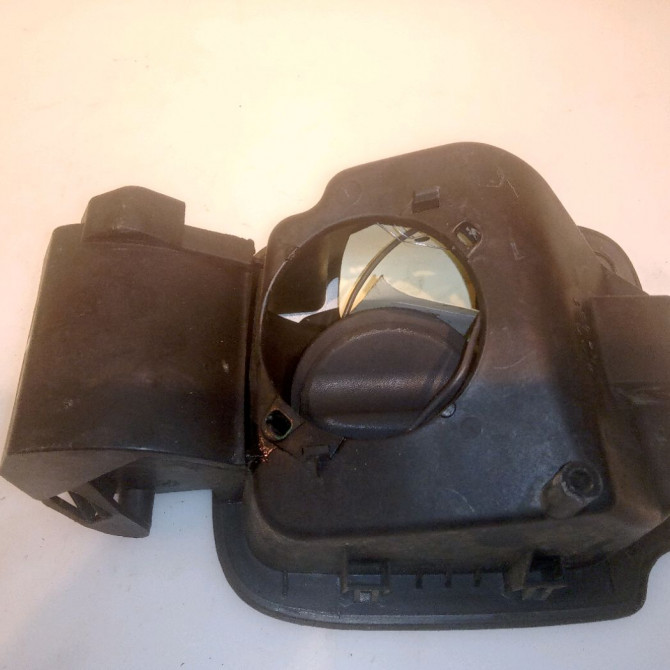 Volet de trappe carburant occasion RENAULT CLIO III phase 2 ESTATE 03-2009->12-2014 1.2i 75ch 8200582902 3