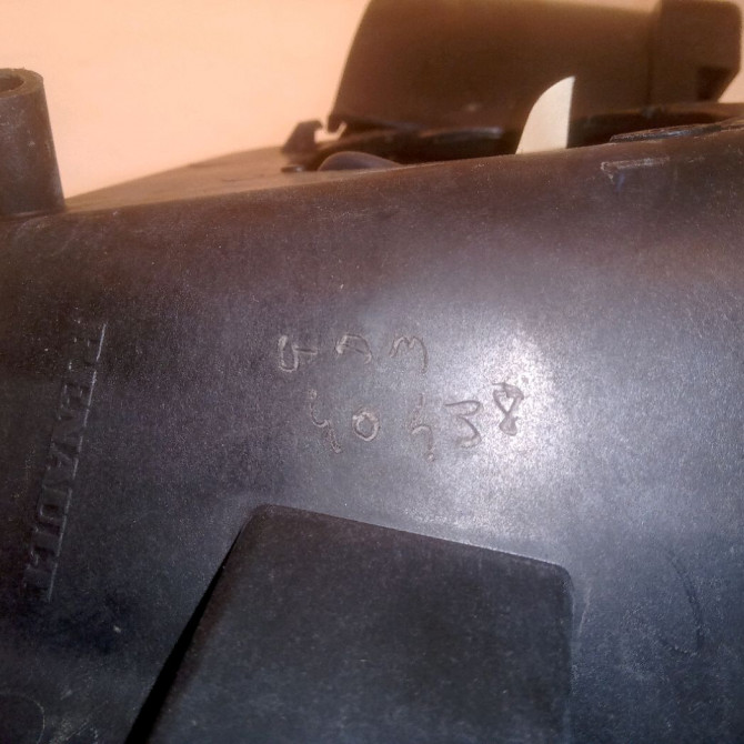 Volet de trappe carburant occasion RENAULT CLIO III phase 2 ESTATE 03-2009->12-2014 1.2i 75ch 8200582902 4