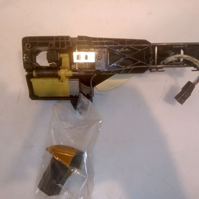 Poignee ext porte avg occasion RENAULT SCENIC IV Phase 1 04-1995->04-1999 1.6 DCI 130ch 806077319R 2