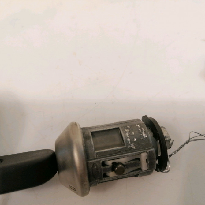 Antivol de direction occasion FORD KA I Phase 1 10-1996->10-2008 1.3i 1022184 3