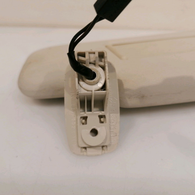 Pare-soleil droit occasion VOLKSWAGEN PASSAT VI Phase 1 04-1995->04-1999 2.0 TDI 136ch 3AA857552HPC3 3