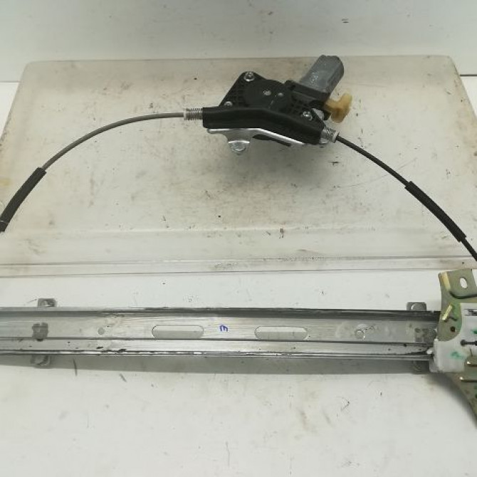 Mecanisme+moteur leve-glace avg occasion HYUNDAI I 10 I Phase 1 03-2008->12-2010 1.2i 824030X010 2