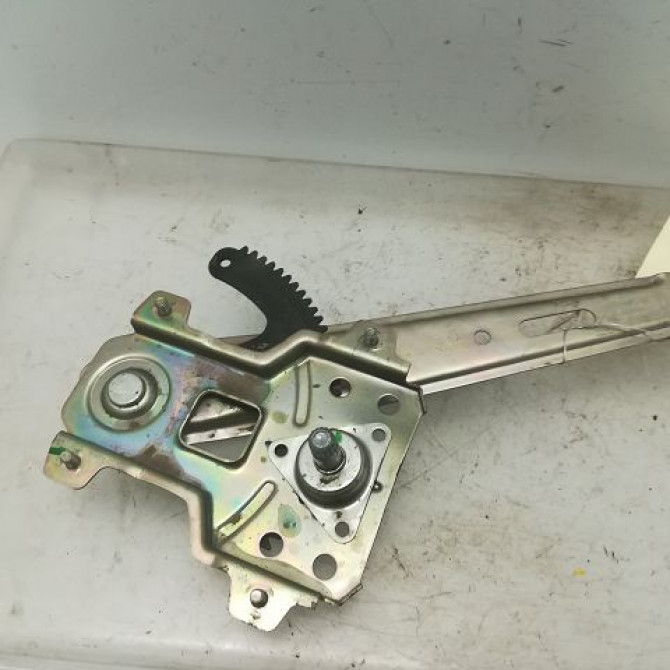 Mecanisme leve-glace arrière gauche occasion HYUNDAI I 10 I Phase 1 03-2008->12-2010 1.2i 834010X000 1