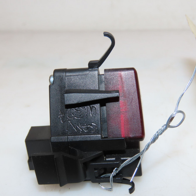 Bouton de warning occasion MERCEDES CLASSE A II Phase 2 04-2008->06-2012 A 180 CDI 16982036109174 2