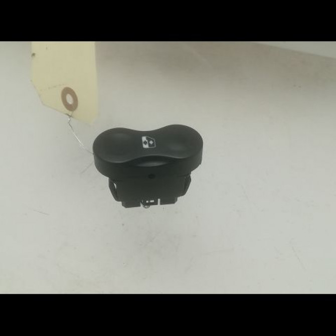Commande lève-glace porte avant droite occasion DACIA SANDERO I Phase 1 06-2008->10-2012 1.4 MPI 75ch 8200602227 1