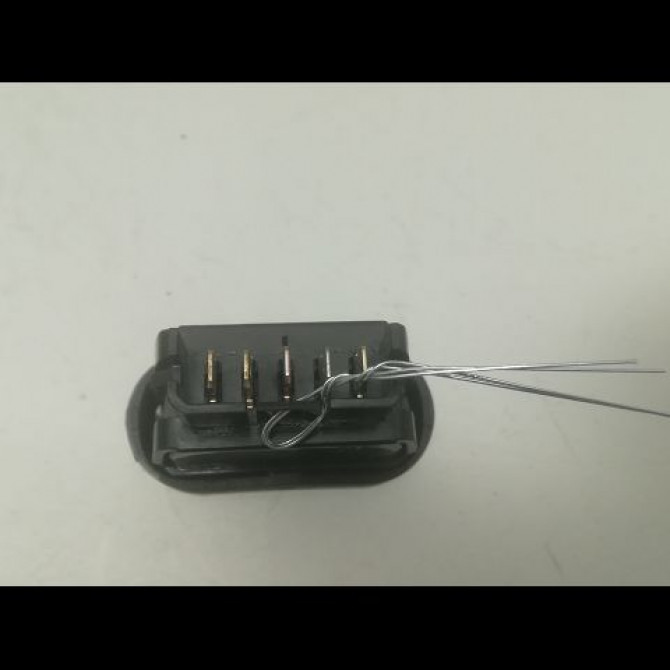 Commande lève-glace porte avant droite occasion DACIA SANDERO I Phase 1 06-2008->10-2012 1.4 MPI 75ch 8200602227 2