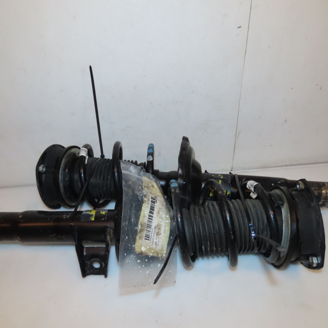 Amortisseur avant droit occasion AUDI A3 III 5Q0413023DB 1