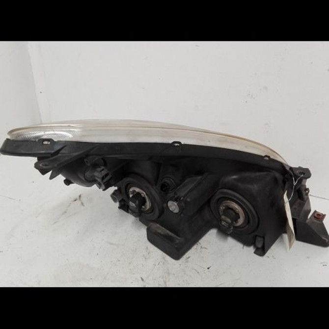 Phare gauche occasion TOYOTA COROLLA VERSO II Phase 1 05-2004->06-2007 115 D-4D 811700F010 2