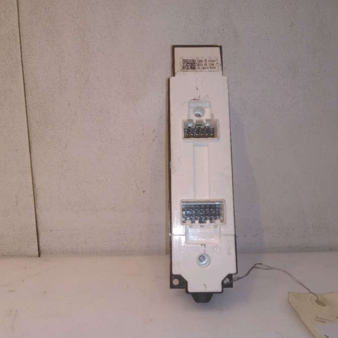 Commande lève-glace porte avant gauche occasion MAZDA 3 I Phase 1 10-2003->07-2006 BCD166350B 2