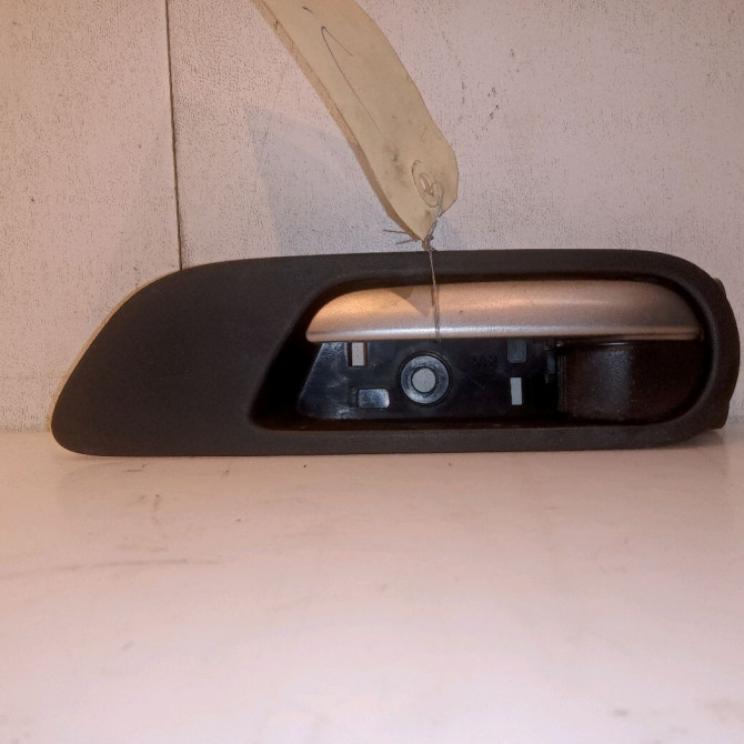 Poignee int porte avg occasion MAZDA 3 I Phase 1 10-2003->07-2006 BBM559330C02 1