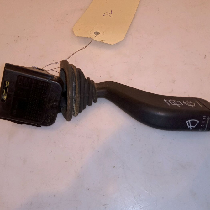 Commande essuie glace occasion OPEL CORSA II Phase 1 03-1993->04-1997 1.4i 90243395 1