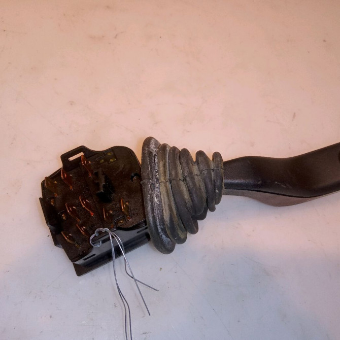 Commande essuie glace occasion OPEL CORSA II Phase 1 03-1993->04-1997 1.4i 90243395 2