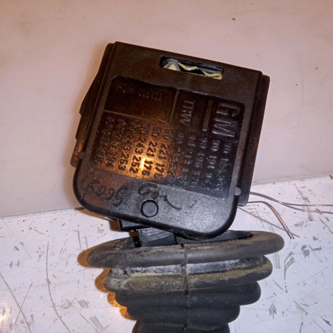 Commande essuie glace occasion OPEL CORSA II Phase 1 03-1993->04-1997 1.4i 90243395 3